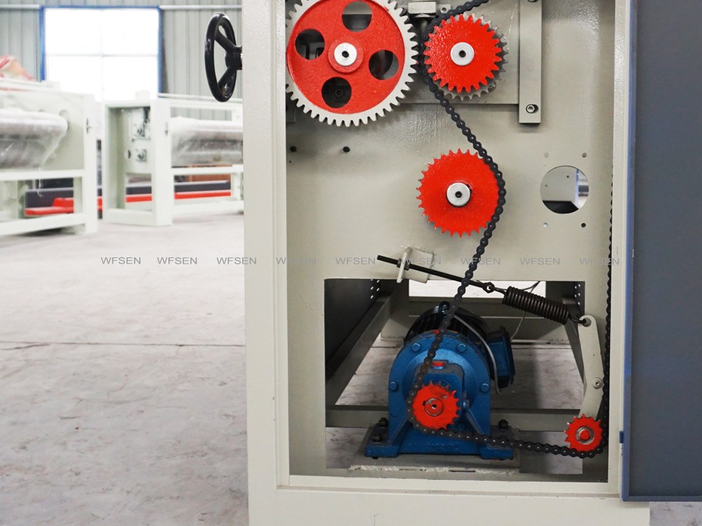 Chain, sprockets and drive motor on the transmission side of a WFSEN glue spreader